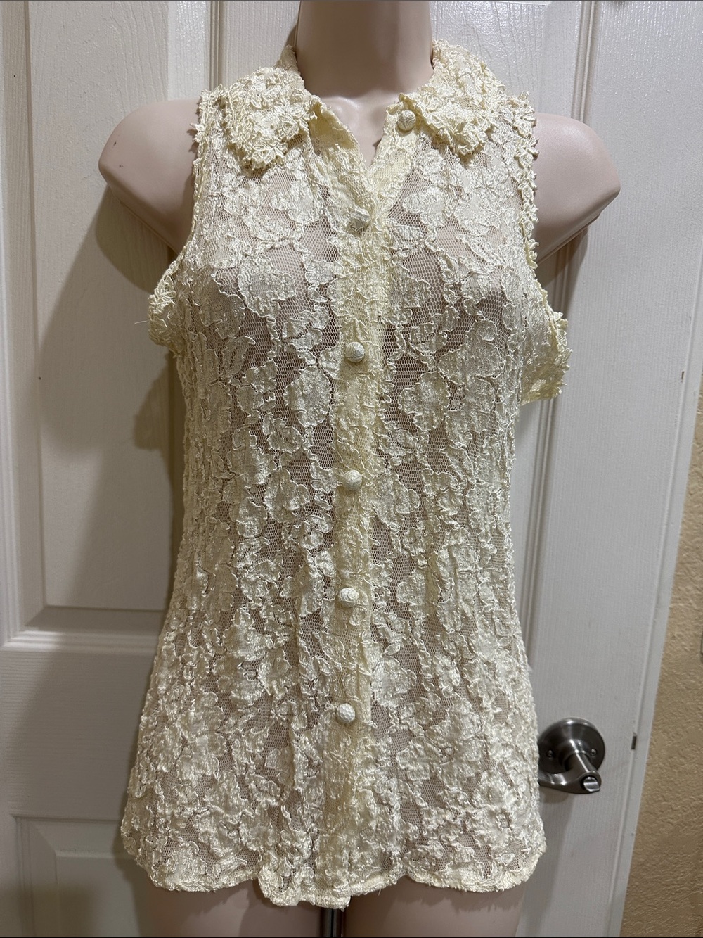 XOXO Cream Lace Sleeveless Button-Front Blouse